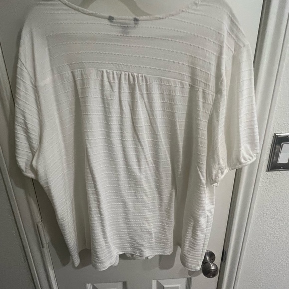 Zach & Rachel White V-Neck Button Down Blouse- New Without Tags - Picture 2 of 3